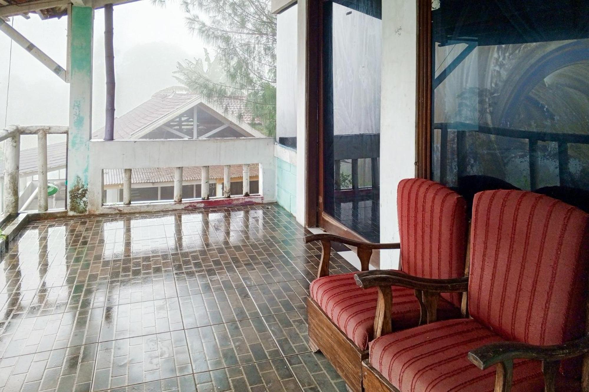 Villa Kampus Near Taman Safari Cisarua Puncak Redpartner Богор Экстерьер фото