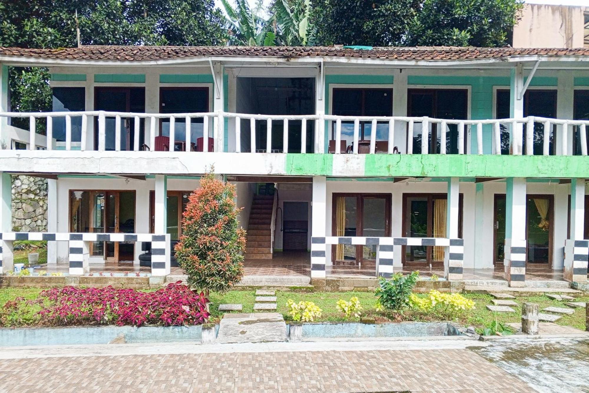 Villa Kampus Near Taman Safari Cisarua Puncak Redpartner Богор Экстерьер фото