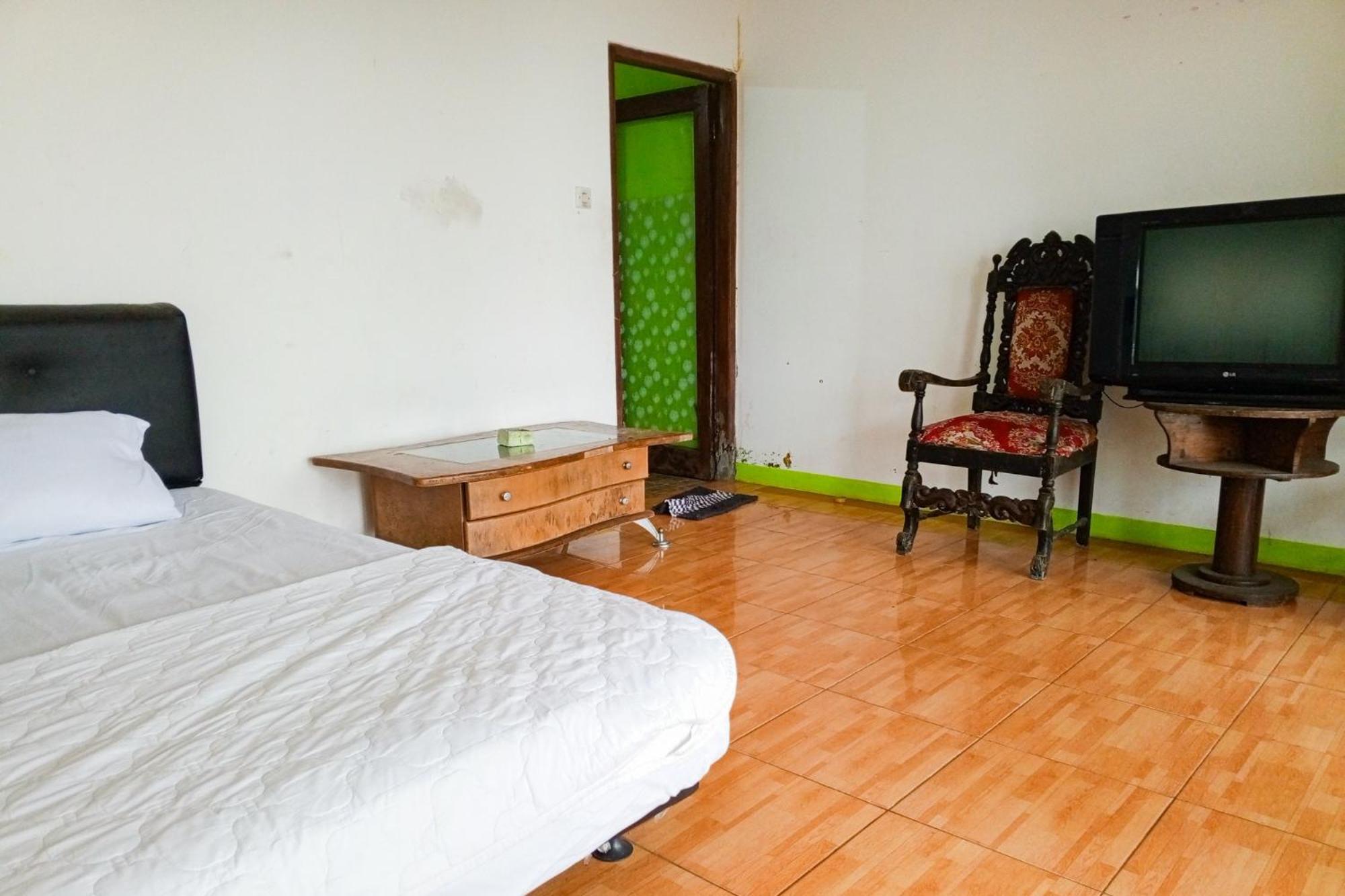 Villa Kampus Near Taman Safari Cisarua Puncak Redpartner Богор Экстерьер фото