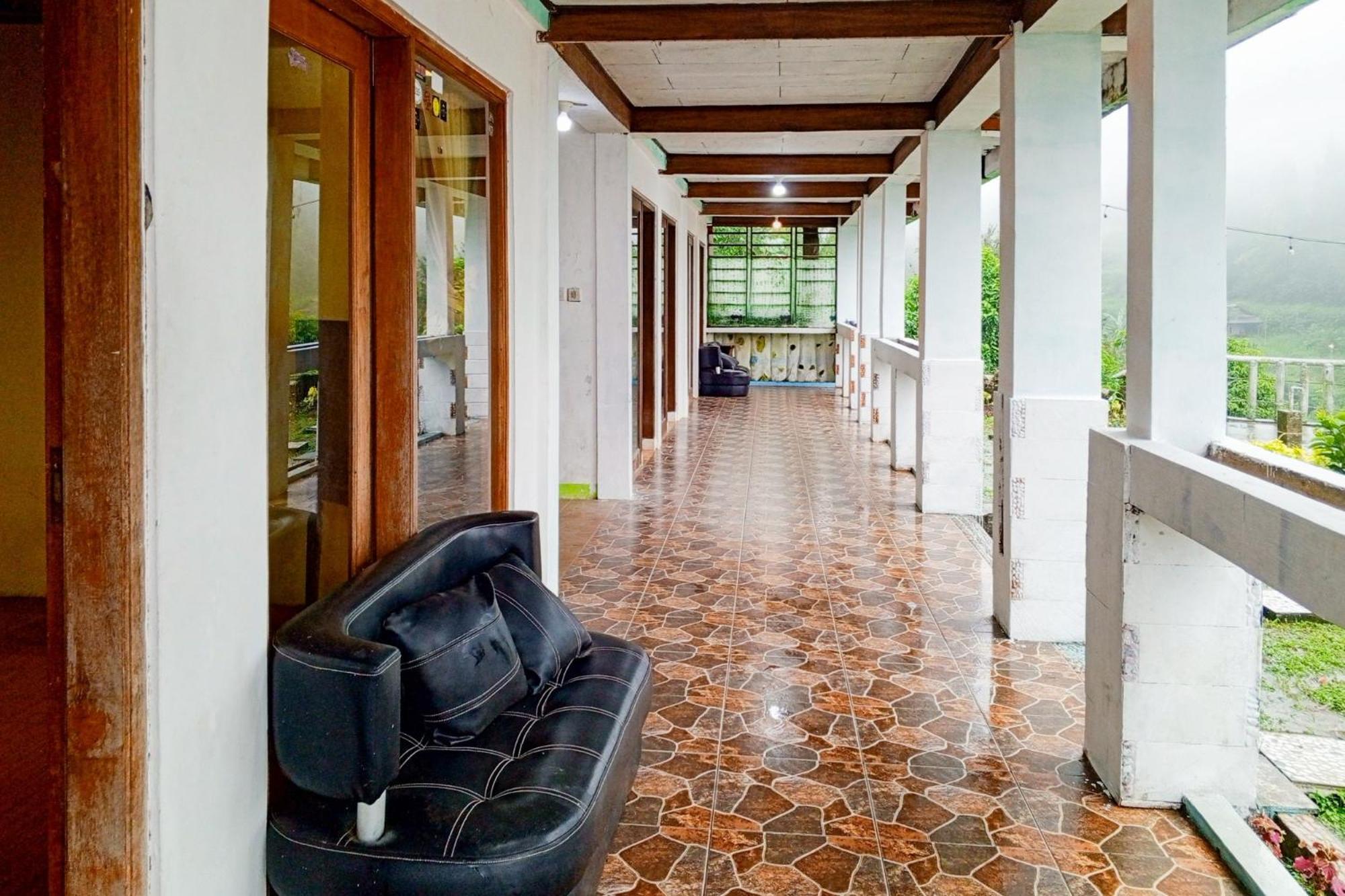 Villa Kampus Near Taman Safari Cisarua Puncak Redpartner Богор Экстерьер фото